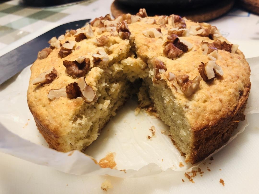 简简单单的香蕉核桃蛋糕（很香很香的咧）