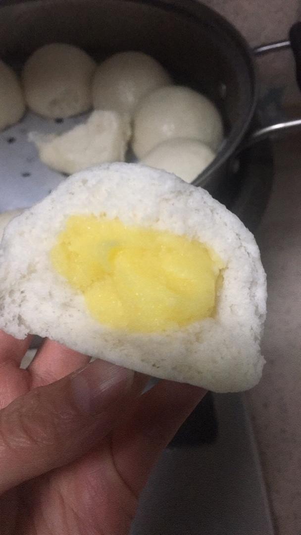 松软香甜的奶黄包，很快就可以搞定。