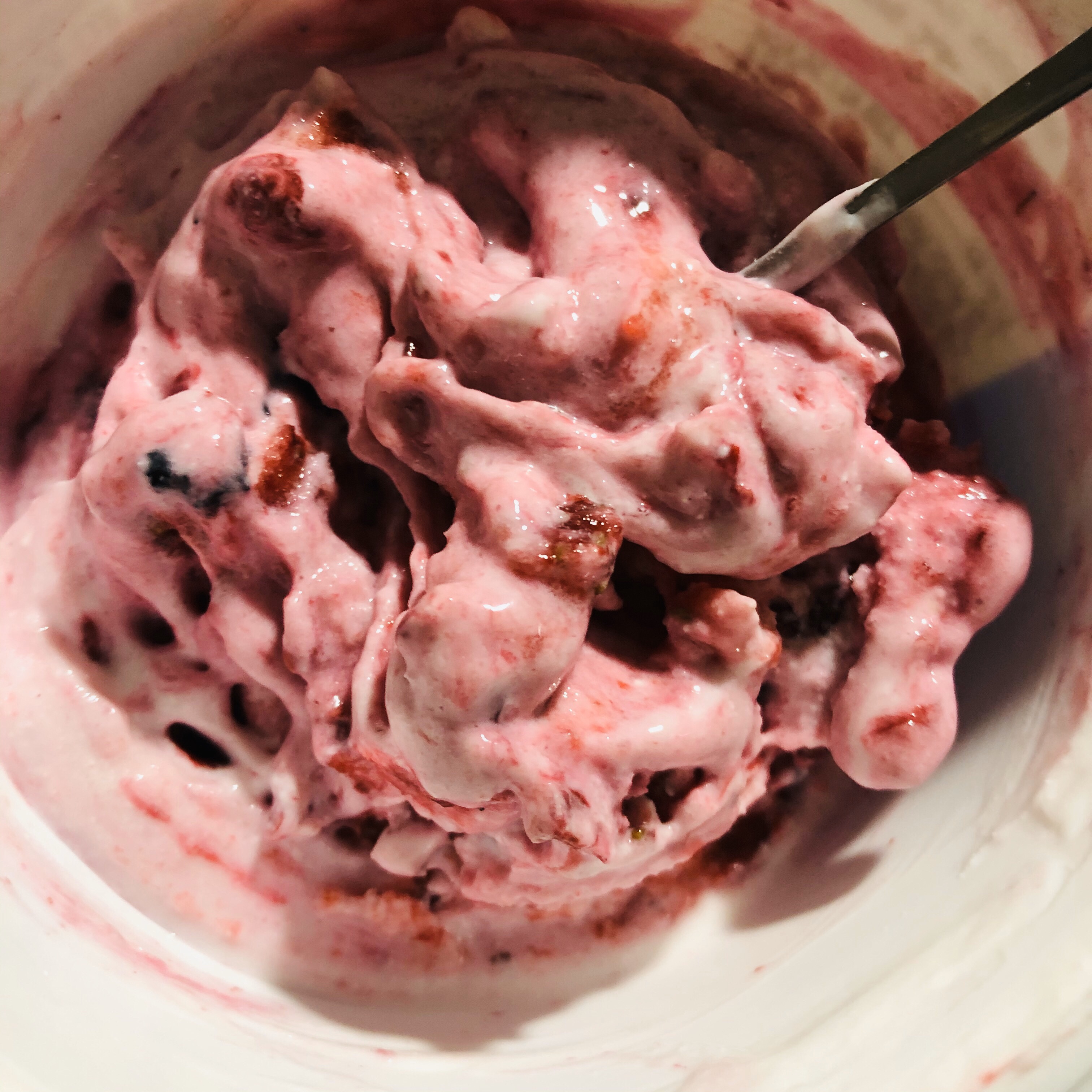 低碳冻莓酸奶冰淇淋
