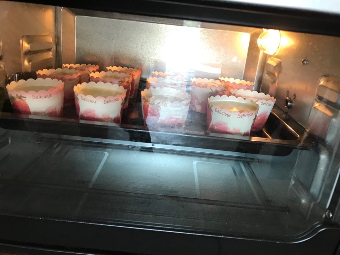 软绵绵戚风纸杯蛋糕