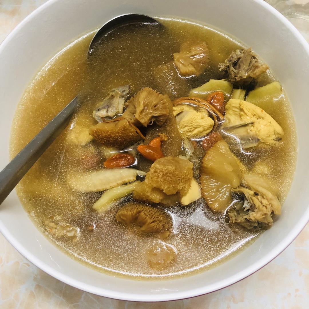 猴头菇红枣鲜鸡汤