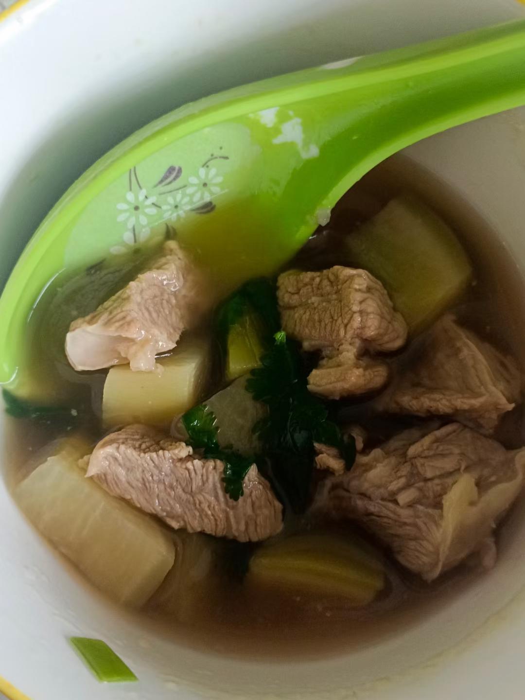 低脂肪高营养的牛肉萝卜汤