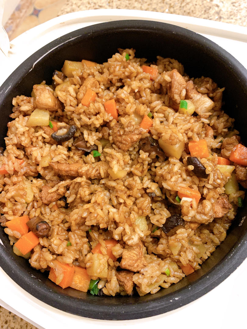 jeffy小刷做的土豆五花肉焖饭