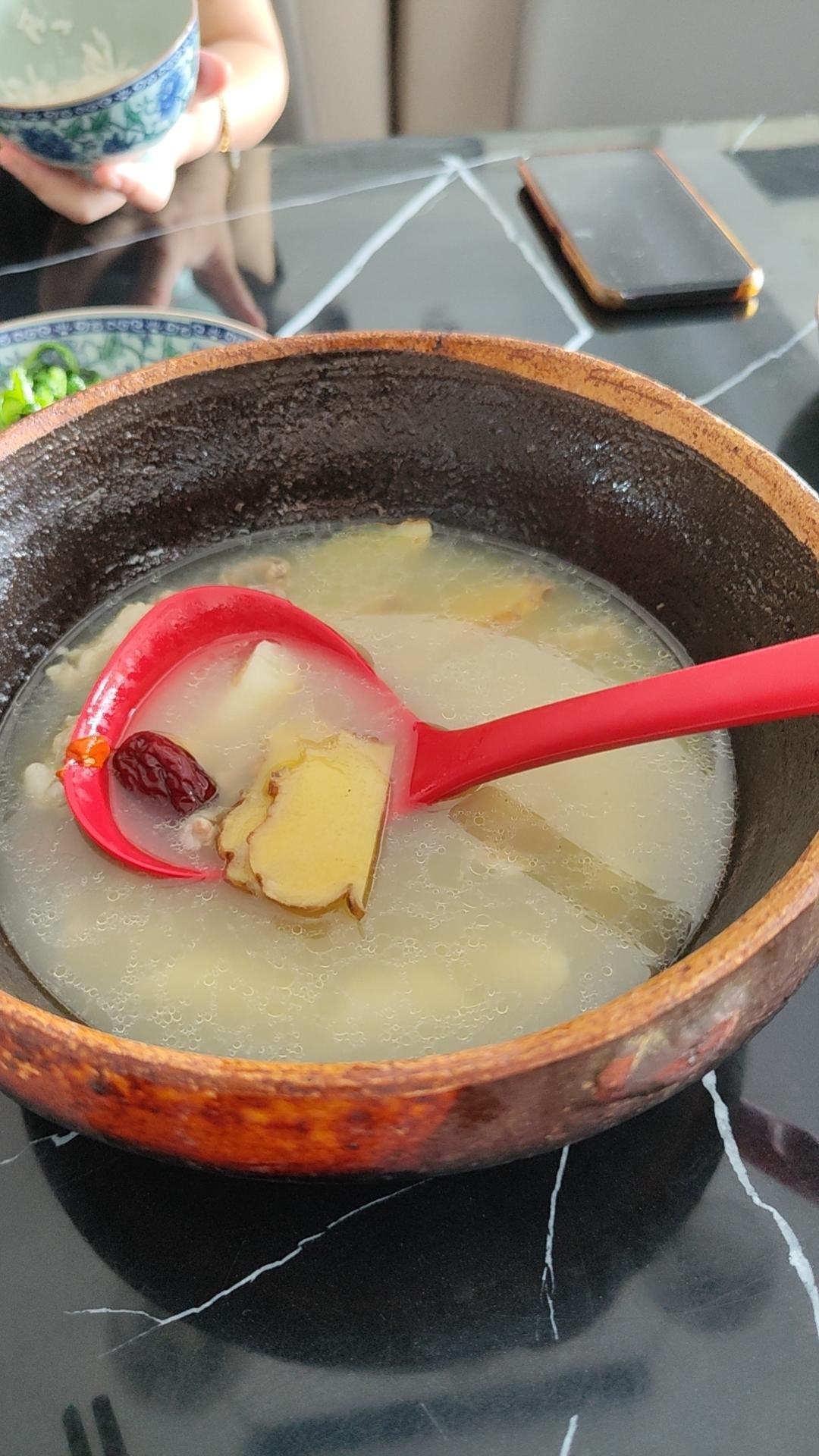 夏季养生必备美白清热养胃肚片汤    （ 附猪肚洗后绝对无异味小妙招）