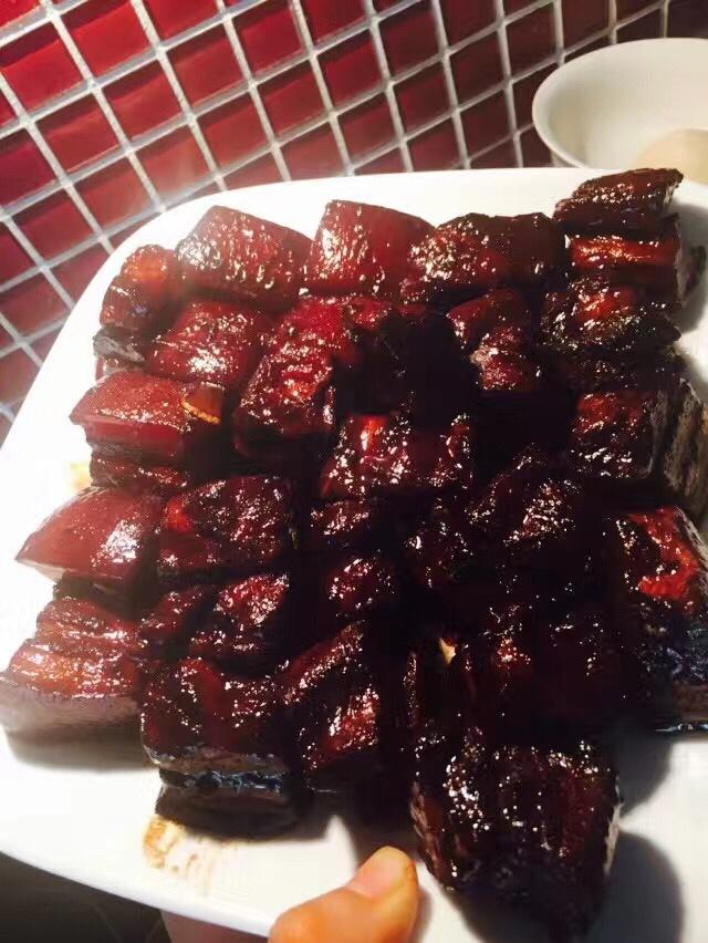 红烧肉卤蛋
