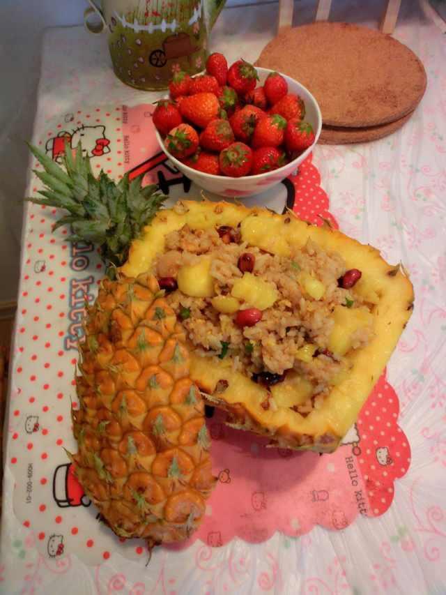 泰式虾仁菠萝饭的做法