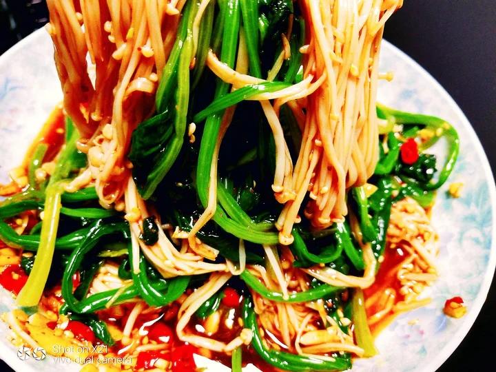 解馋减脂餐！酸辣开胃又下饭的菠菜拌金针菇