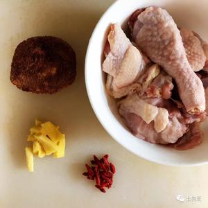 暖身还养胃的猴头菇鸡汤的做法 步骤1