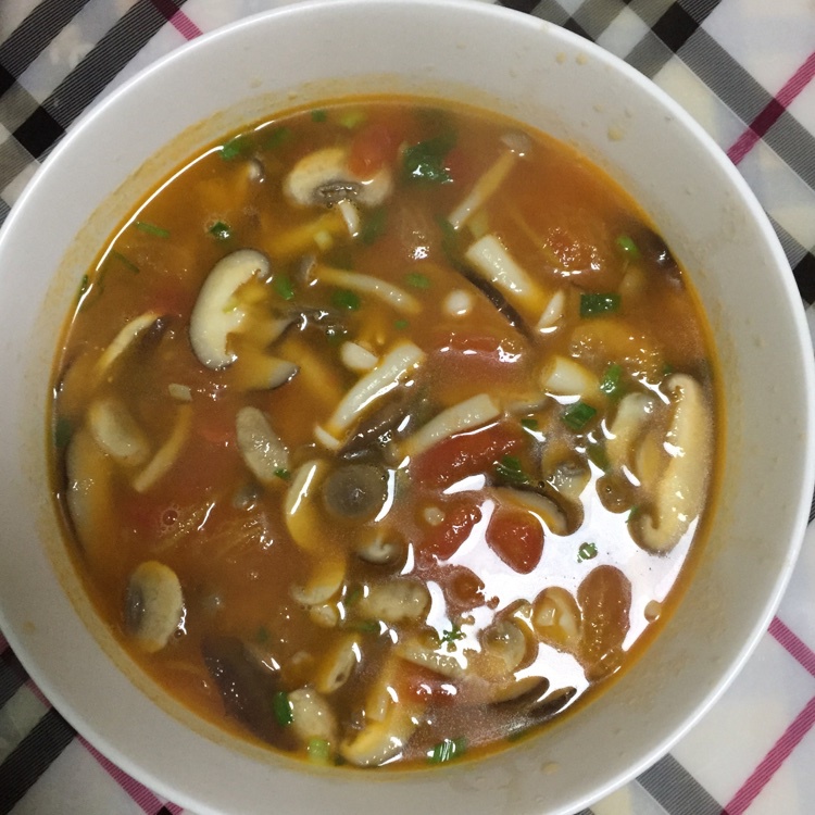 手机用户1879642164做的番茄菌菇汤
