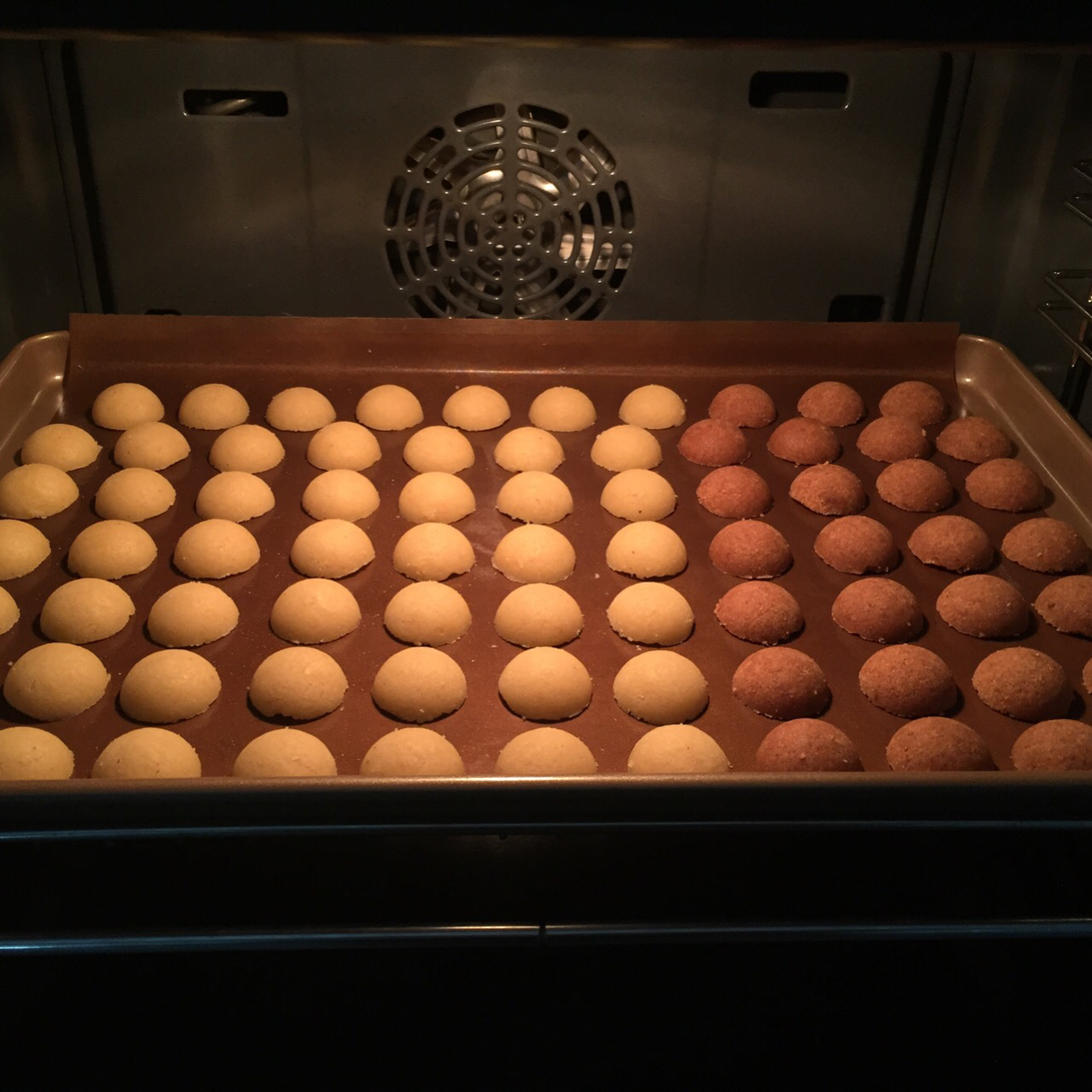 贵妇人之吻-抹茶白巧克力夹心球球饼干