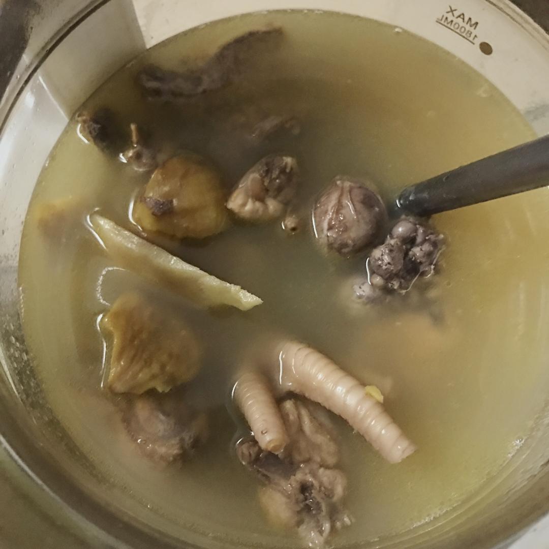 板栗炖鸡汤
