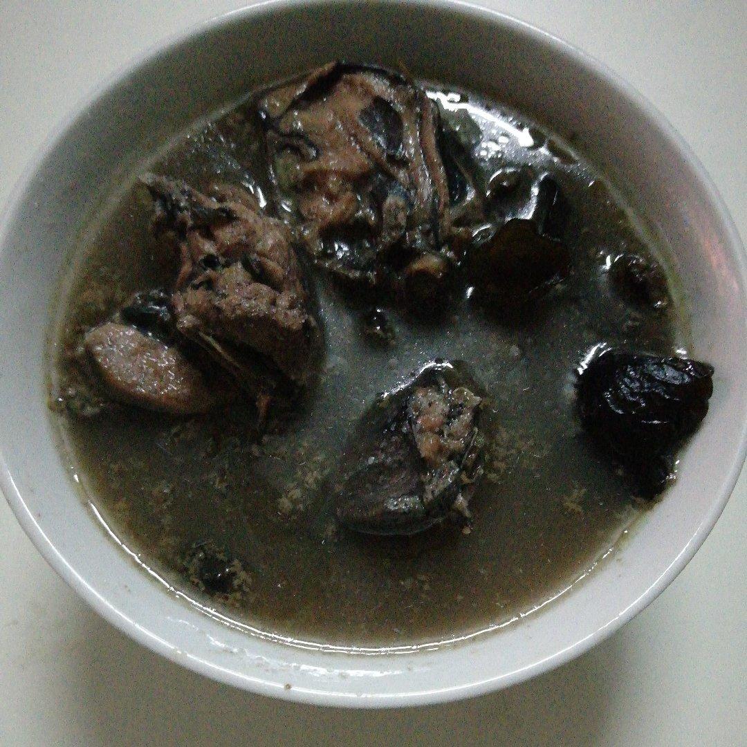 黑豆黑木耳煲乌鸡