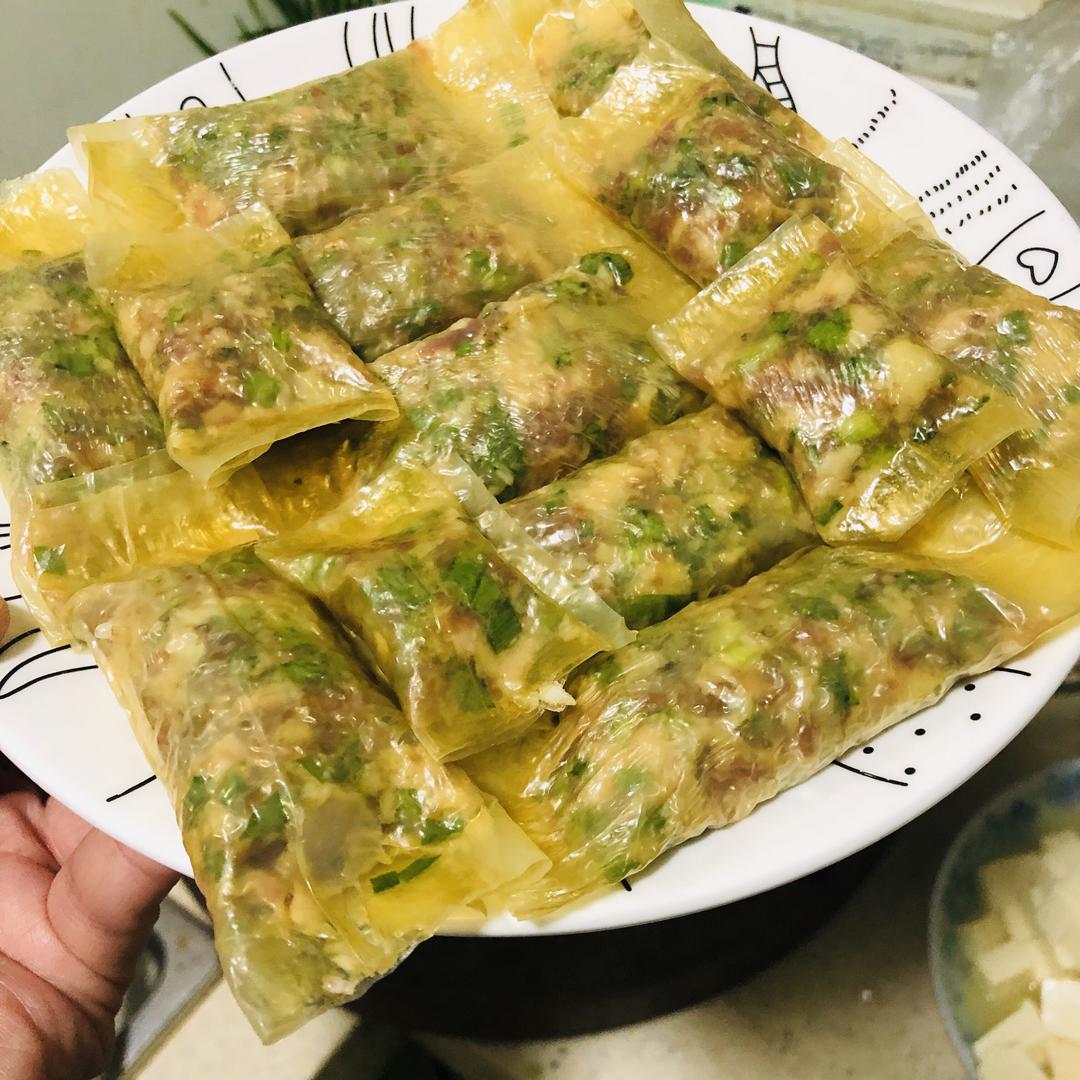 韭菜豆腐皮包肉的做法