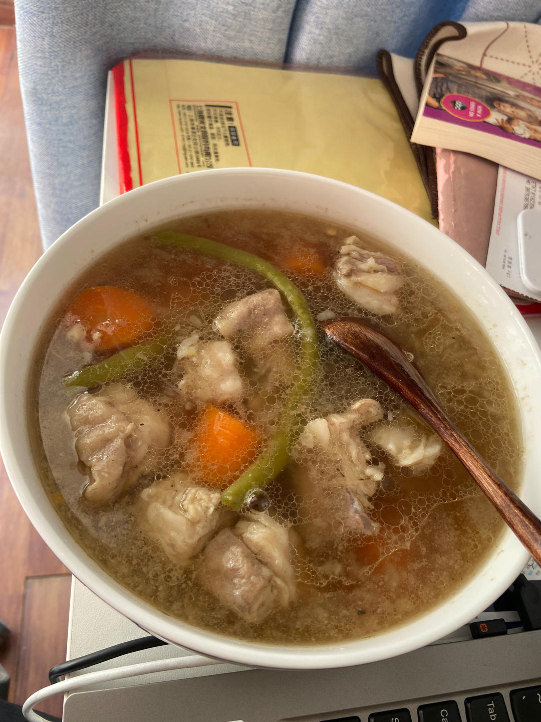 Rachel khoo 的春日羊肉锅佐薄荷酱
Navarin d’agneau printanier
Spring lamb stew