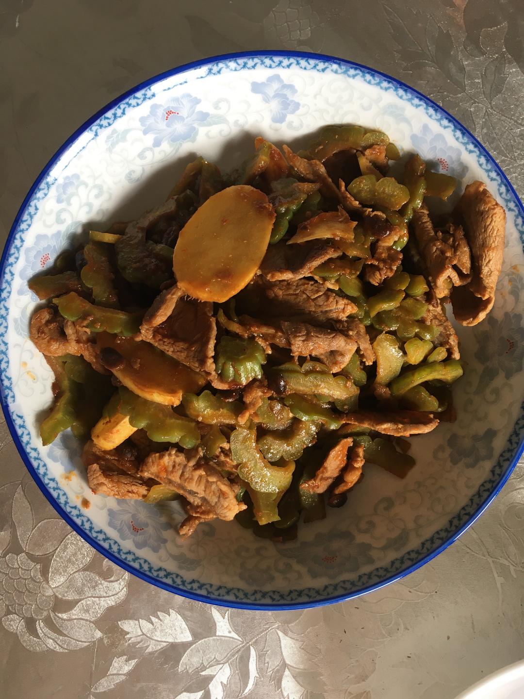 最好吃的苦瓜做法——豆瓣酱苦瓜炒肉