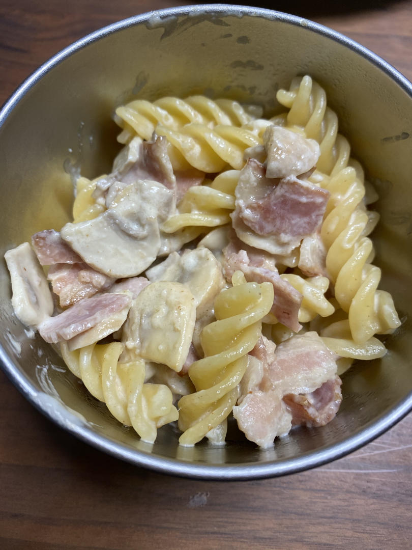用牛奶代替奶油的                培根蘑菇意大利面🍝 Creamy bacon       mushroom fettuccine
