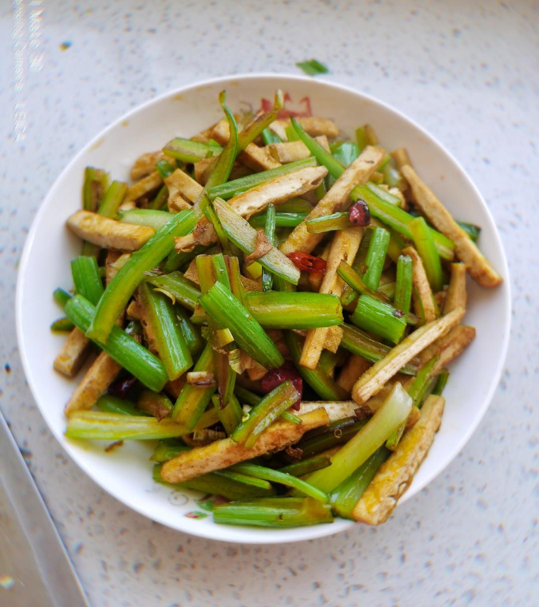 芹菜炒香干
