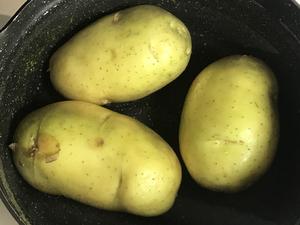 土豆面疙瘩（土豆+面粉）的做法 步骤1