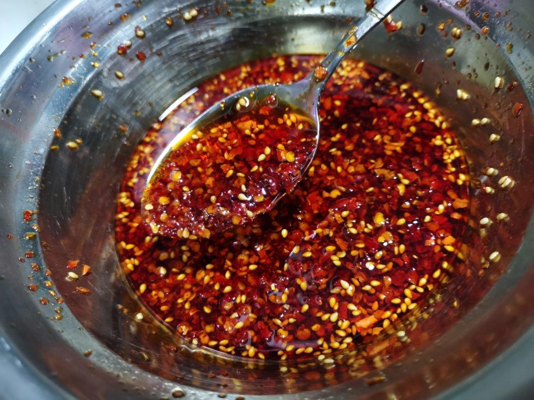 厨师长教你：“香辣红油”的做法，里面有许多小技巧，赶紧收藏吧