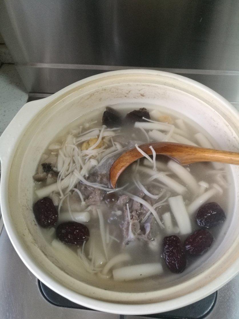鲜滑龙骨菌汤