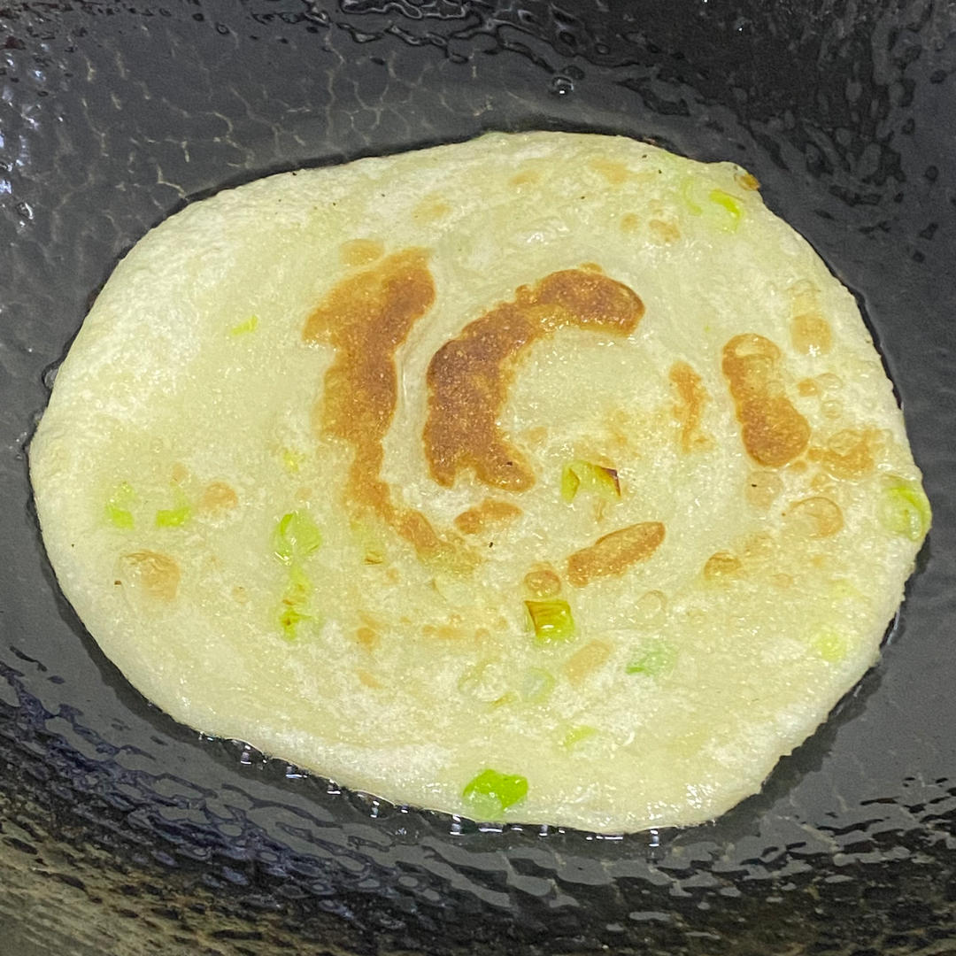 家常葱油饼 柔软多层 凉了也不硬 附细节视频详解