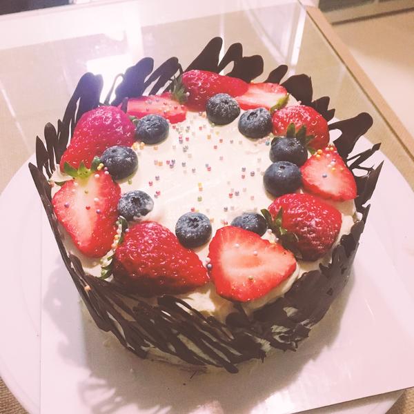 草莓巧克力围栏蛋糕