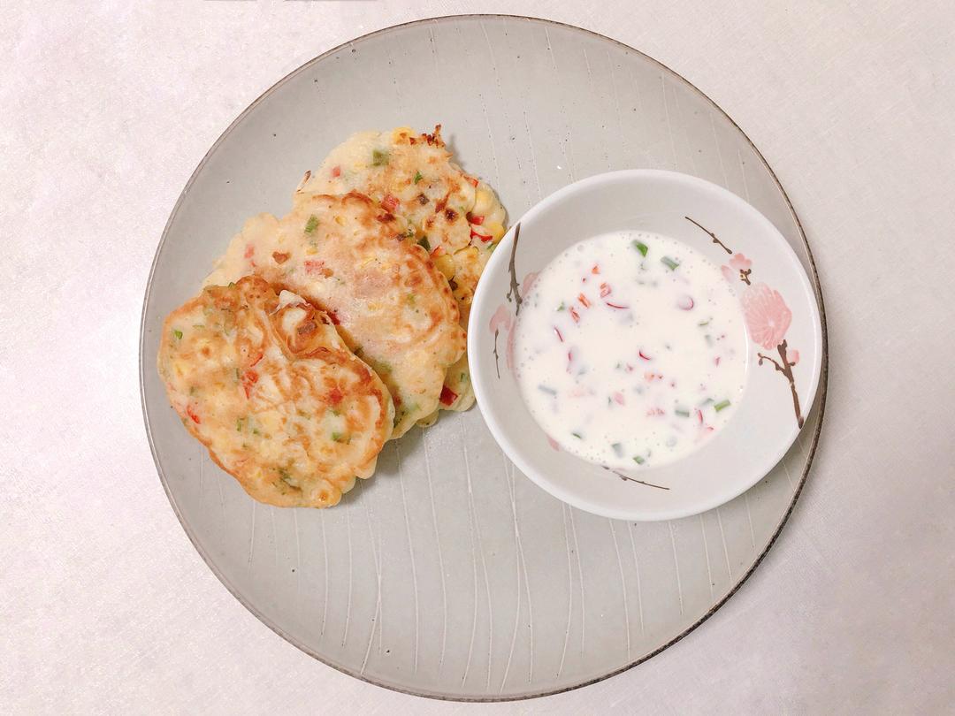 甜玉米煎饼配酸奶蘸酱