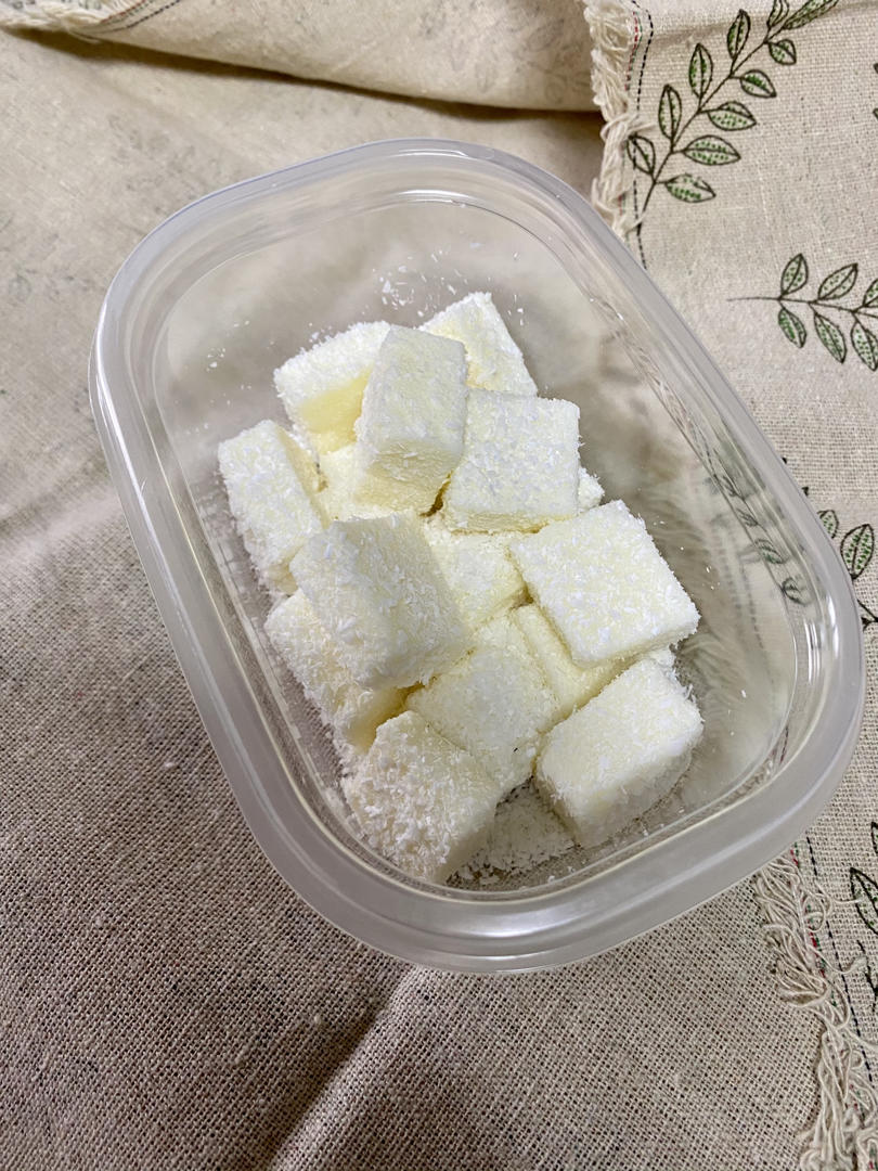 完胜85度C牛奶椰丝小方