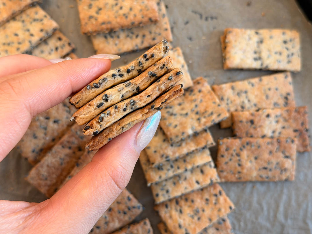 黑芝麻全麦饼干