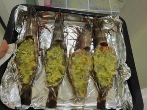 蒜泥烤虾的做法 步骤5