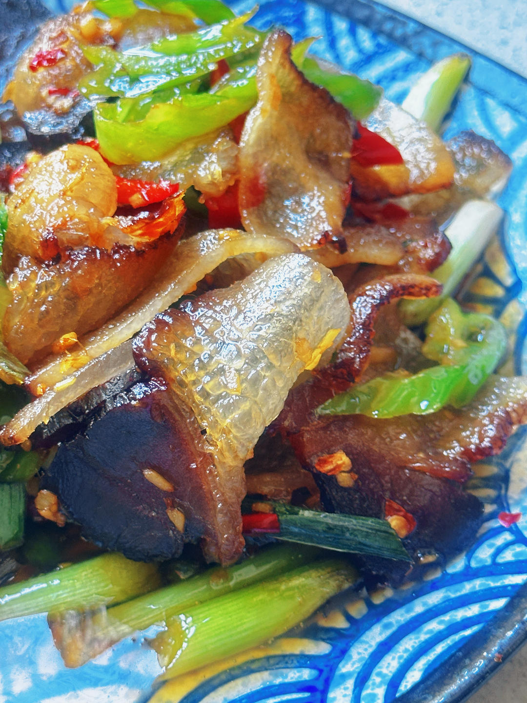 最具人间烟火气的大蒜辣椒炒湖南腊肉