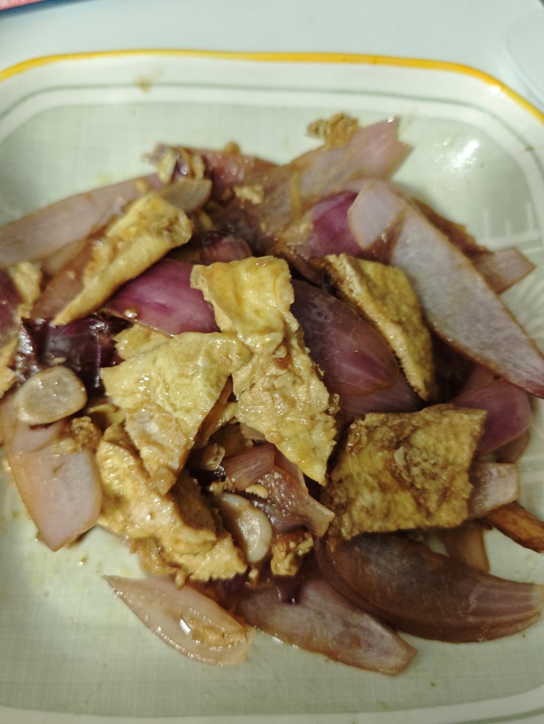 降压防癌的好食材  洋葱炒鸡蛋