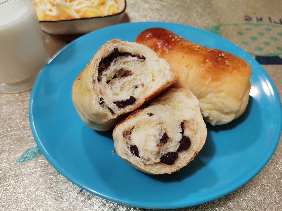 咸蛋黄肉松面包