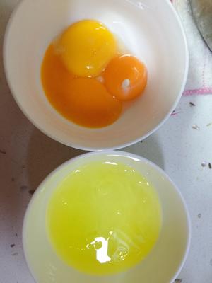 黑芝麻酱双色鸡蛋卷的做法 步骤1