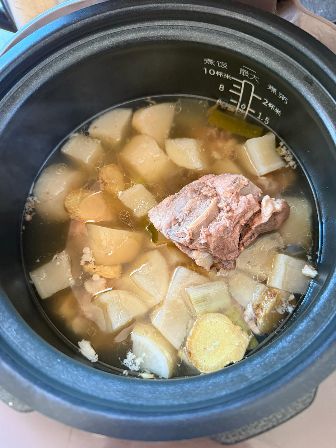 萝卜炖排骨-秋冬懒人汤