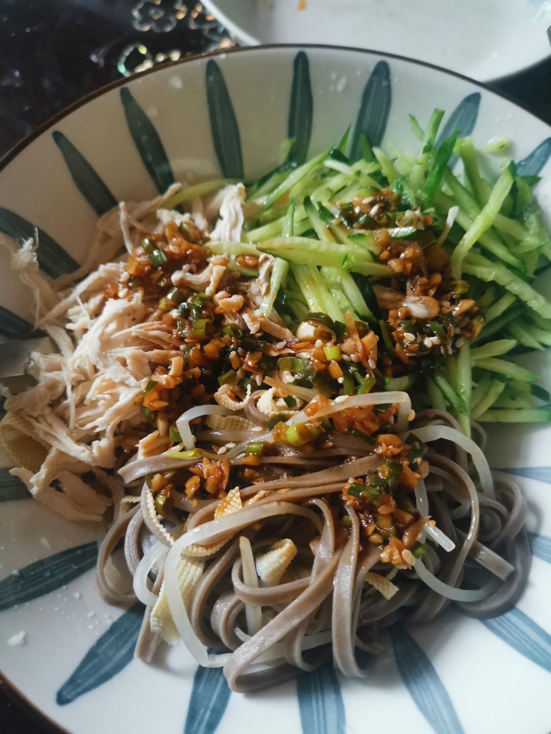 快手减脂餐❗️爆好吃的凉拌鸡丝荞麦面