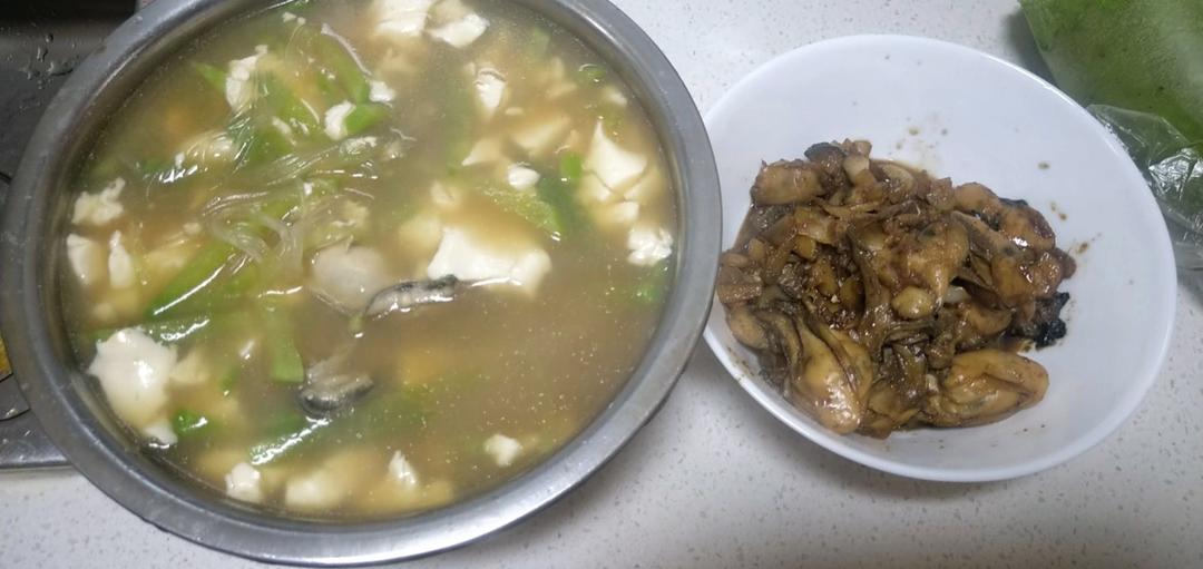 海蛎子豆腐汤