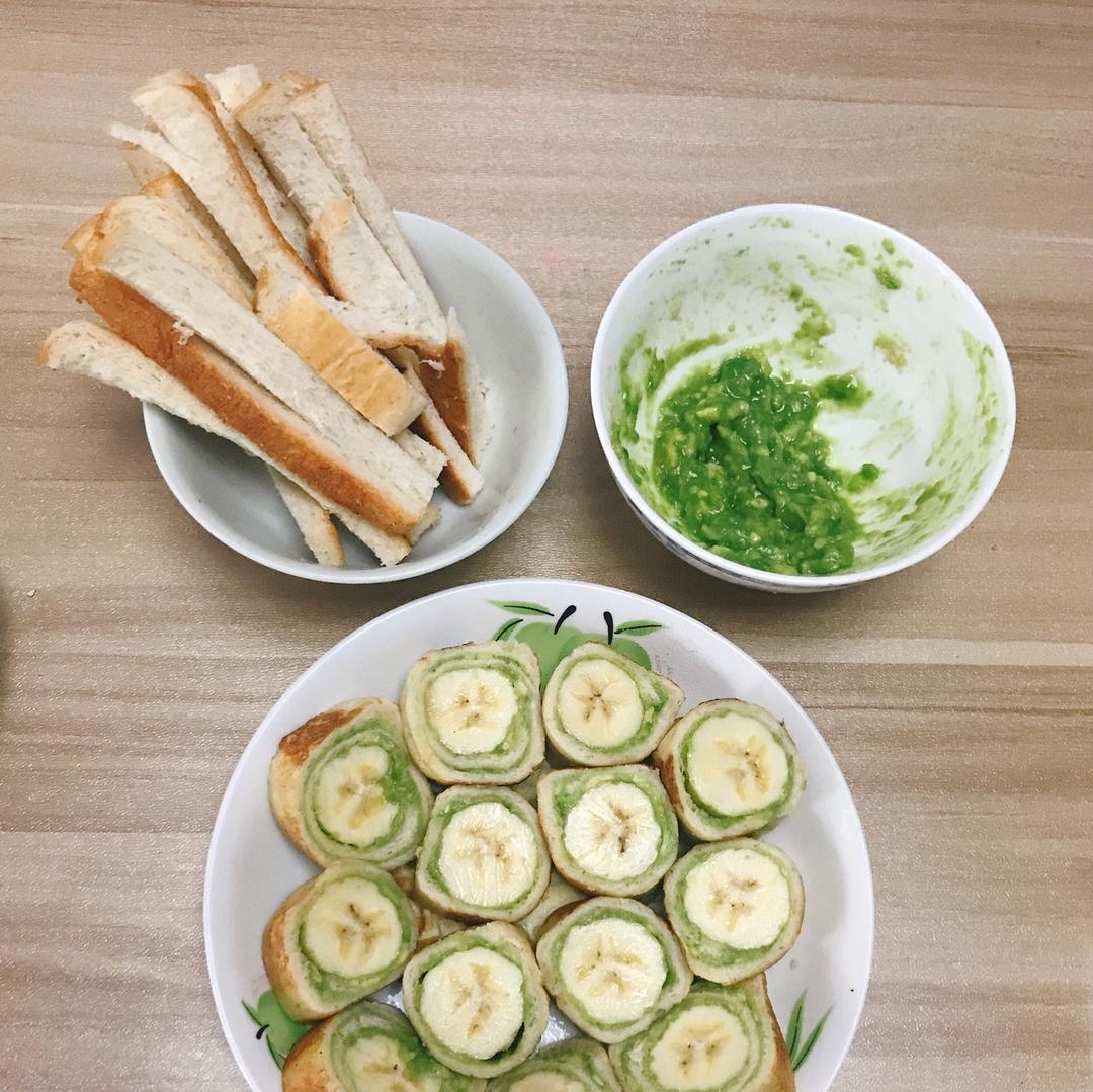 宝宝辅食食谱  牛油果香蕉卷