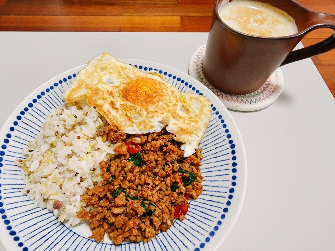 饭扫光—泰式金不换猪肉碎