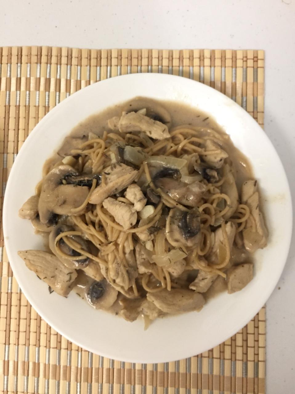 奶油鸡肉蘑菇意大利面 Cream of Mushroom Chicken Pasta