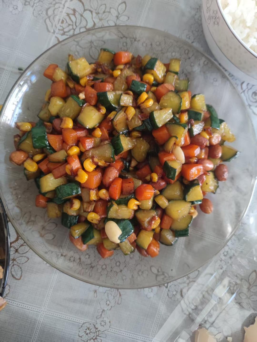 100道家常菜之黄瓜胡萝卜玉米粒