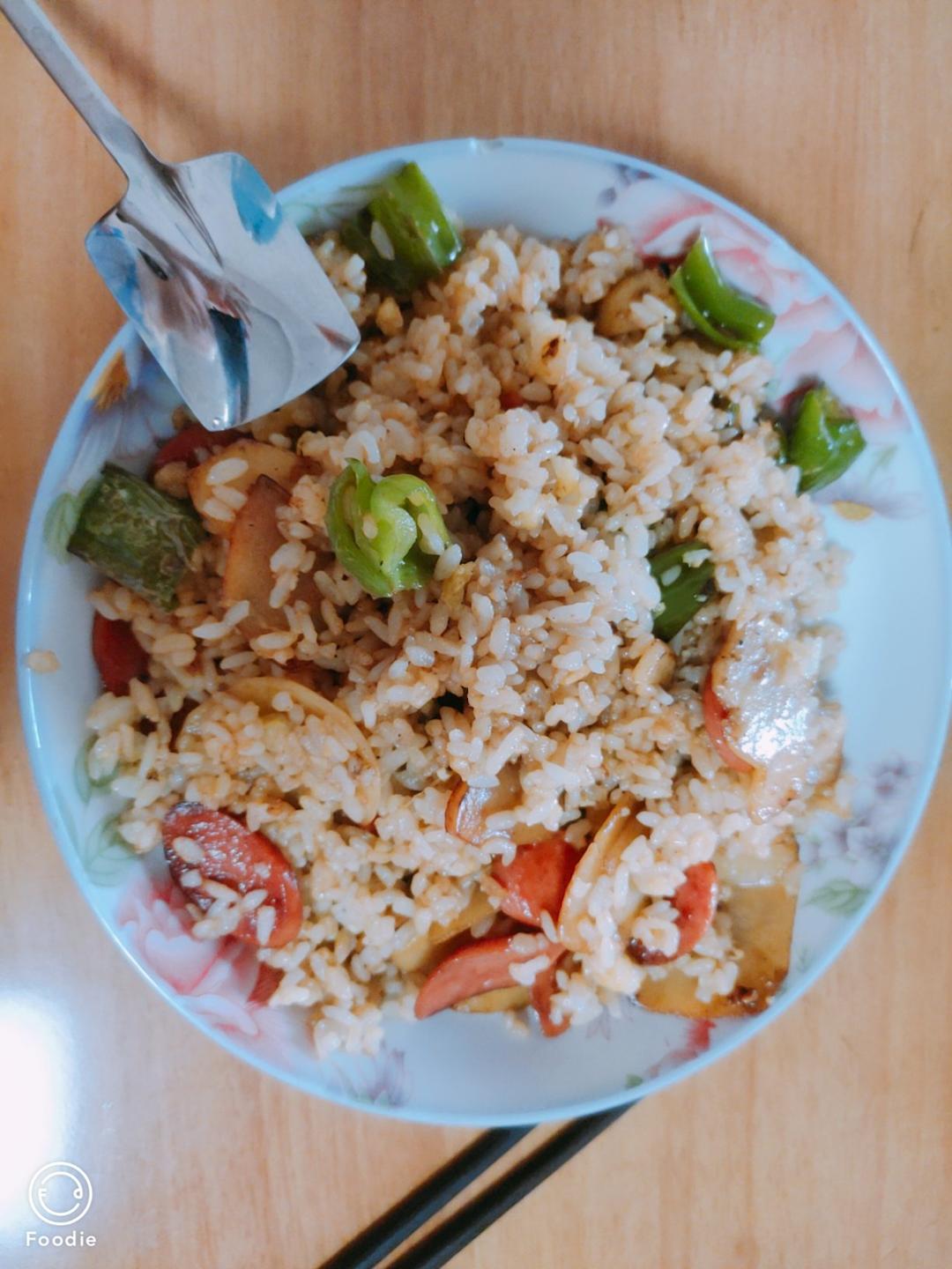 经典下饭神器———青椒火腿炒土豆片