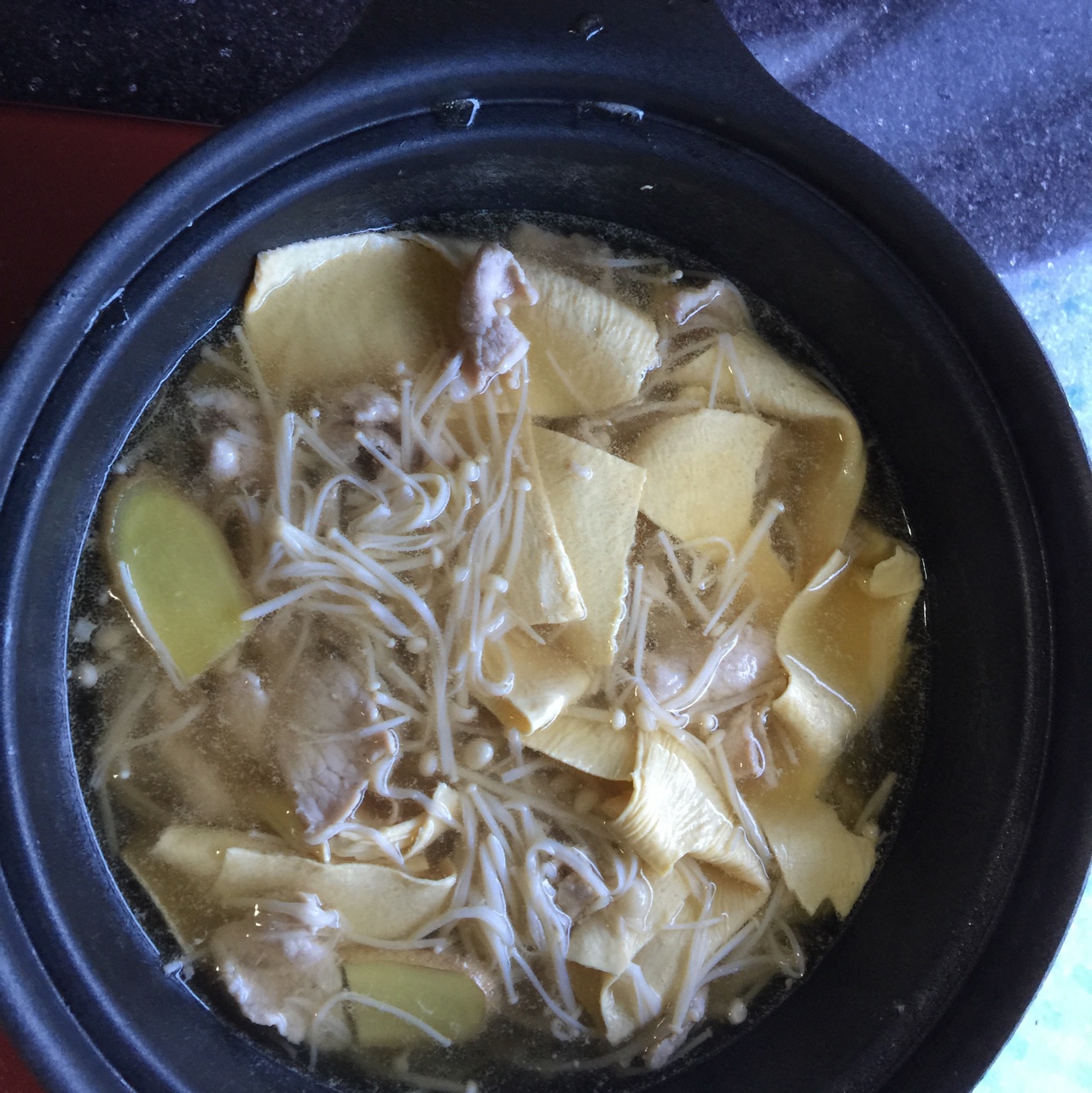 金针菇豆腐肉片汤