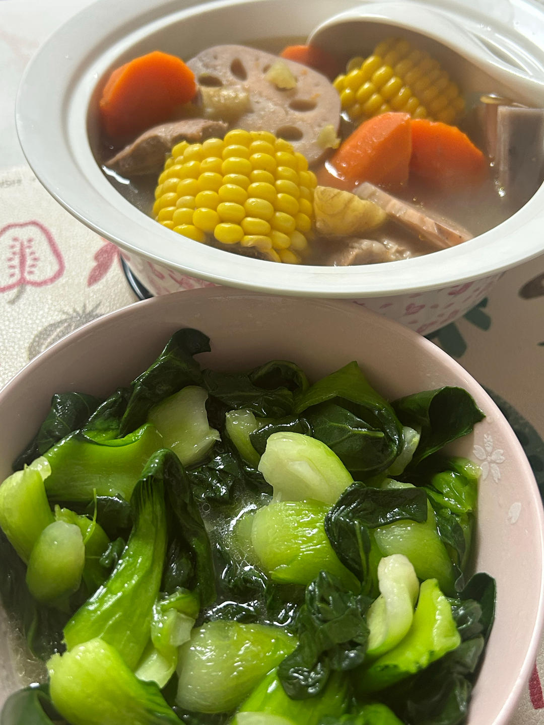 青红萝卜粟米煲猪骨汤(润肺止咳老火汤)