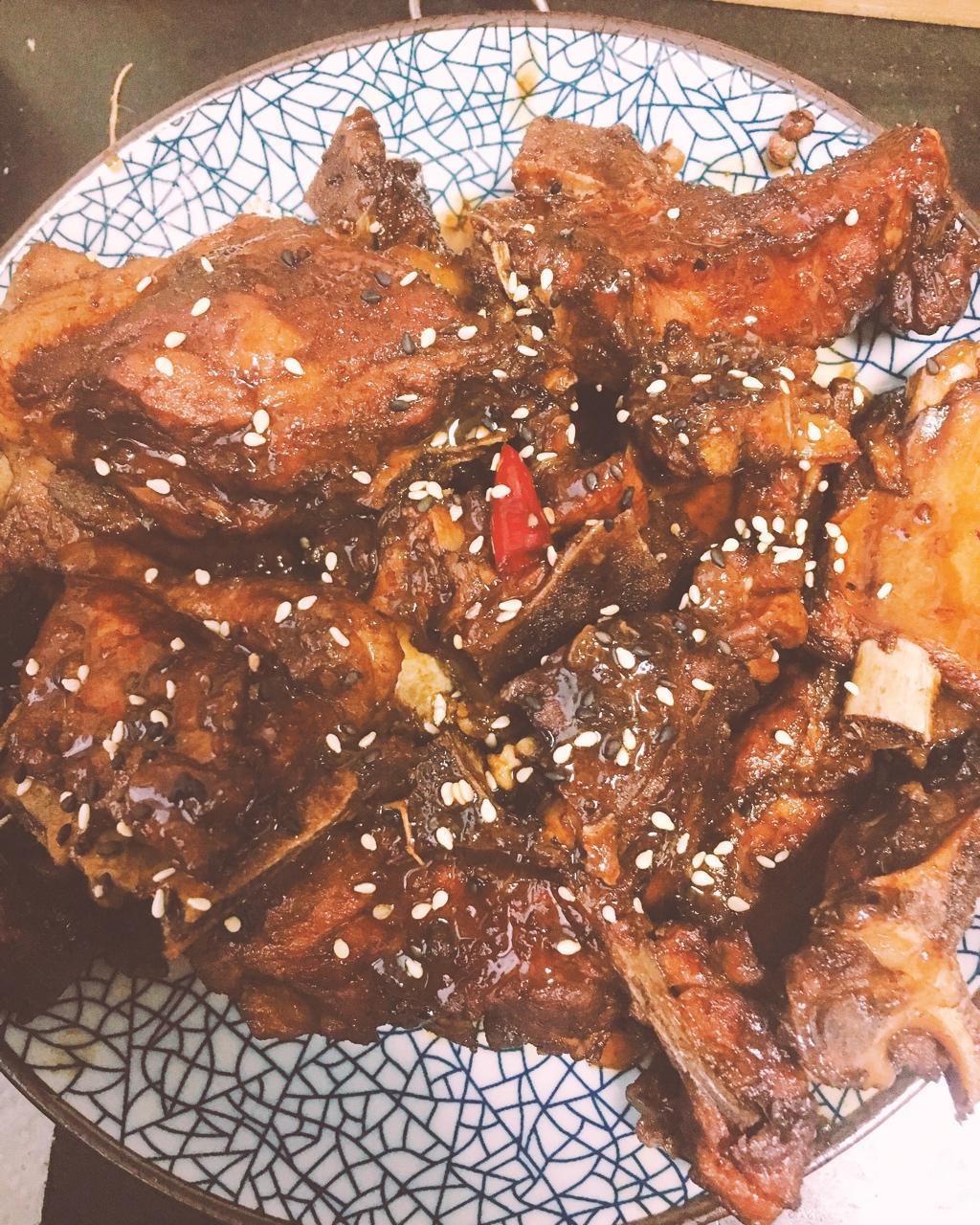 啤酒烧排骨（好吃到吼吼～）