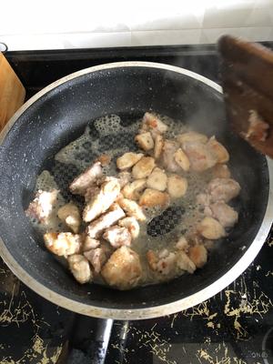 鸡胸肉炒芋头的做法 步骤5