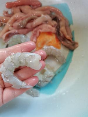 鲜掉眉毛的海鲜饺子的做法 步骤2