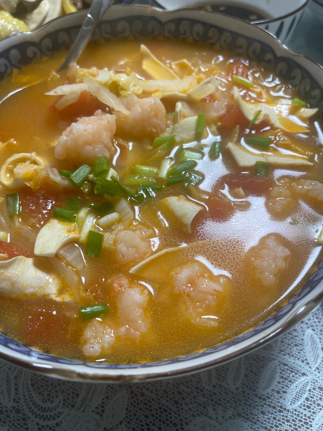 减脂餐｜番茄虾滑粉丝汤，汤鲜味美～