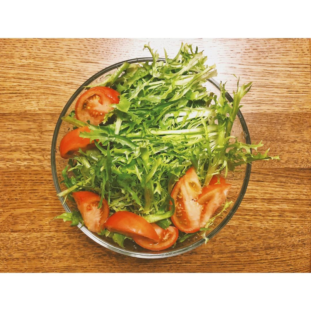 油醋汁苦苣沙拉