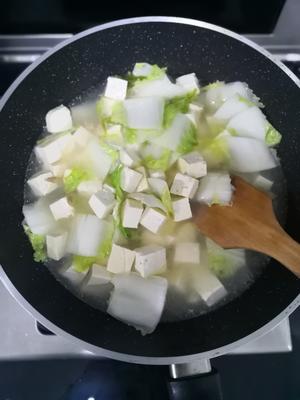 青黄白玉豆腐汤（青菜、咸蛋黄，浓汤宝）😄快手汤菜，简单美味！的做法 步骤2